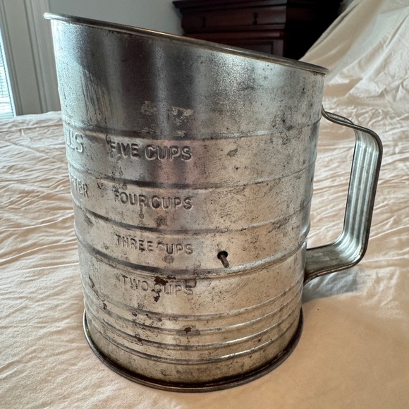 Bromwell’s vintage 5 cup hand sifter - Picture 3 of 8
